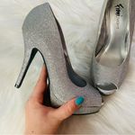 Fioni Night  glitter silver sparkly formal High heels pumps round toe Photo 3
