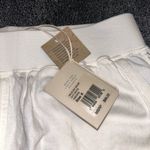 Faherty $110‎ NWT  White Arlie Day Short Size Small Photo 3