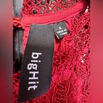 Big Hit burgundy embroidered lace cold shoulder lined top Photo 3