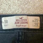 Hollister  high rise jean leggings in size 1R Photo 4
