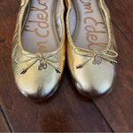 Sam Edelman Felicia Flat - Wide Width Shoe in Goldmine Photo 3