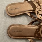 Pierre Dumas Gold Sandals Sleek Flip-Flop Design Photo 4