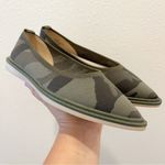 Louise et Cie ‎ Green Camo Washable Knit Pointy Toe Slip On Celete Flats Size 5 Photo 2
