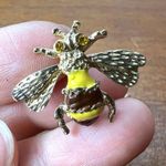 Vintage Womens Enamel Rhinestone and Gold Tone Bee Brooches Set of 2 Photo 8