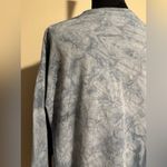 The Mountain EUC  Blue and White Snow Plow Wolf Graphic Long Sleeve Tee size XL Photo 7