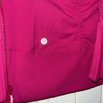 Lululemon  limited edition reversible in flux jacket in jeweled magenta Photo 3