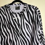 Nike  Zebra Print Long Sleeve Cropped Sweatshirt Pullover Top Black White M‎ Photo 1