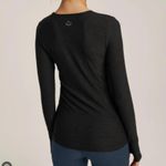Beyond Yoga Featherweight Scoop Neck Curved Hem Long Sleeve Top Darkest Night S Photo 1