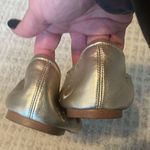 Sam Edelman EUC  Gold Flats 9 🥰 Photo 3