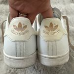 Adidas  Stan smith scallop tongue white sneaker shoe size 8.5 Photo 2