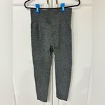 Women 2 Piece Seamless Short Sleeve Top & Leggings Size Medium Gray Photo 6