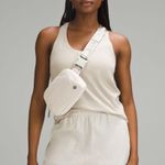 Lululemon  Everywhere Belt Bag 1L Wordmark white opal Photo 4