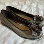 Clarks  Cushion Soft Leather Ballet Flats Shoes Women’s 7.5 Flower metallic Photo 0