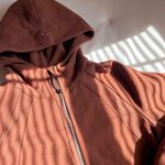 Lululemon Roasted Brown Scuba ππ€π» Photo 2