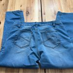 Max jeans Women’s Crop Denim Jeans Size 10 Light Wash Stretch Photo 4