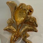 Elegant Gold Rose Brooch with Crystal Accents Photo 2