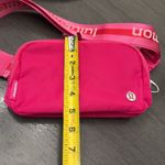 Lululemon Everywhere NWT Belt Bag Sonic Pink Fannie pack Photo 8