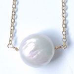 ‎Iridescent Freshwater Floating Pearl Necklace White Photo 5