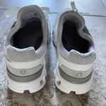 on cloud Cloudswift Running Shoes Photo 5