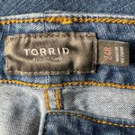 Torrid 24R Straight Leg Jeans Distressed Stretch Zip-Fly Hi-Rise Whiskered Blue Photo 7