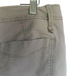 Eddie Bauer Slightly Curvy Short Womens 8 Grey Cargo Pockets Mid Rise Stretch Photo 2