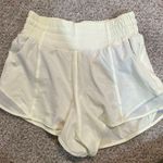 Lululemon  Hotty Hot 2.5" Photo 0