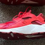 Nike Air Huarache Run Women's Shoes are a size 9. Photo 3