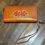 Floral Wristlet Hawaii Hibiscus Flower Embossed Leather Wallet Tropical NWT Photo 3