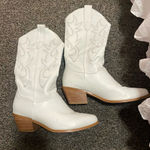 Amazon  white cowboy boots Photo 0