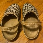 Crocs Womens Unisex  Classic Clogs‎ Cheetah Print Tan Gold Size 11 Mens 9 Photo 2