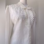 Shin Jia Shing Ivory Embroidered Long Sleeve Collared Button Down Blouse White Photo 3
