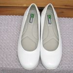 Womens White Slip Resistant Work Shoes Dress Flats White Size 8 Photo 3
