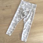 Athleta  Elation Camo 7/8 Tight Taupe Gray Women’s Small Workout Activewear Gym Photo 7
