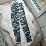 Aerie Offline by  Real Me Hi-Rise 7/8 Leggings in Green Camo Size XSmall NWT Photo 2