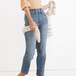 Madewell - The Perfect Vintage Jean in Belbury Wash Straight Leg Mom Jeans Denim Photo 0