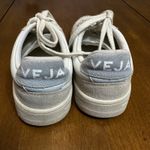 VEJA Women's V90 Low-Top Leather Trainer Sneakers Size US 7 White Gray Casual Photo 6