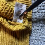 American Eagle Woman's XL Mustard Yellow Long Sleeve Knit Shirt Photo 12