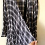 Akira Chicago Black Label black and white flannel cardigan wraparound style rayo Photo 4