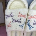 Aeropostale  Bow Slippers, large Photo 2