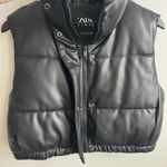 ZARA Faux Leather Cropped Puffer Vest in Black Size XS Photo 2
