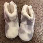 Aerosoles 🌸Aérosoles Gray and White Fuzzy Ankle Boots Photo 0