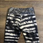 Lululemon  Wunder Under Crop II Shady Palms Black White Stripe Banana Leaf Sz 4 Photo 4