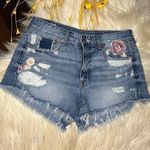 American Eagle  floral embroidery denim shorts sz 4 Photo 0