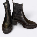 ZARA  black side-gore ankle boots with a track sole Photo 0