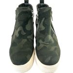 Steve Madden  Camo Platform Sneakers Green Womens 7 Wedgie Side Zippers Shoe Photo 2