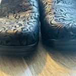 Alegria  Keli Black Embossed Paisley Shoes Size 37 US Size 7 Clog Nurse Photo 6