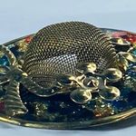 Lady's Hat Shaped Pin Brooch Multicolor Enamel Gold Tone Bow Flowers Vintage Photo 10