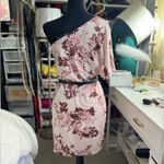 Asymmetrical dress with a floral print in pink and brown tones, one Photo 1