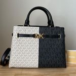 Michael Kors Purse Photo 0