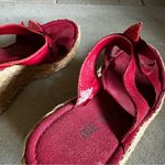 Me Too red flower wedge sandal size 7 Photo 4